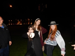 Meeting Hailee Steinfeld and Sophie Turner at Hyde Park